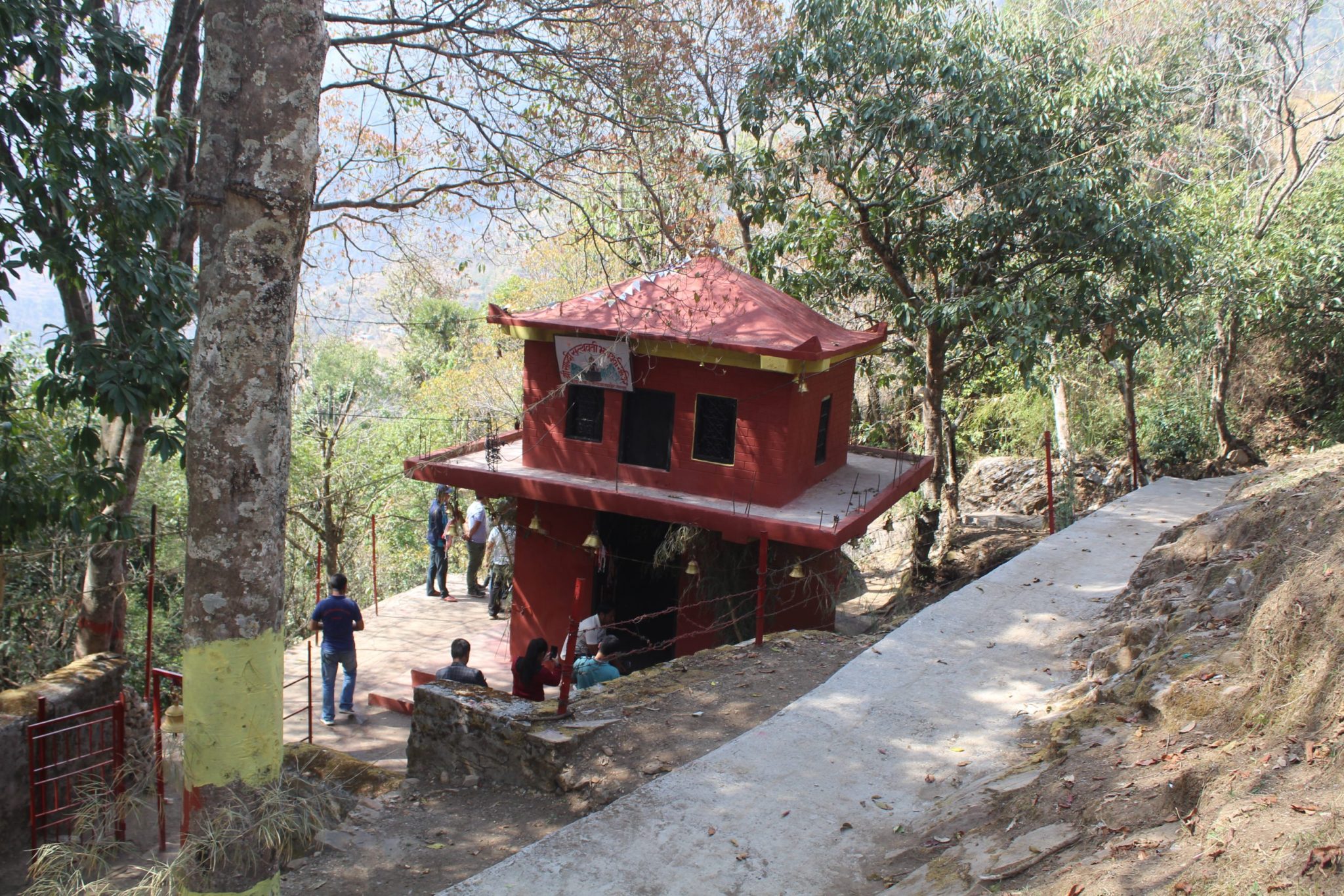 मध्यरातमा सत्यावती मन्दिरमा चिच्याएर वर मागे