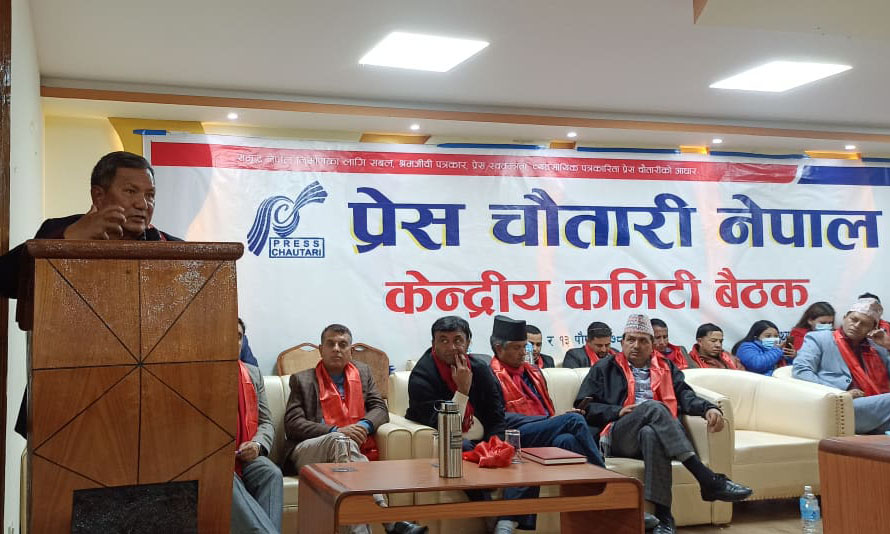 कार्यकर्ताबाट हार खाएर माधव नेपालले एमाले त्यागे: उपमहासचिव गुरुङ