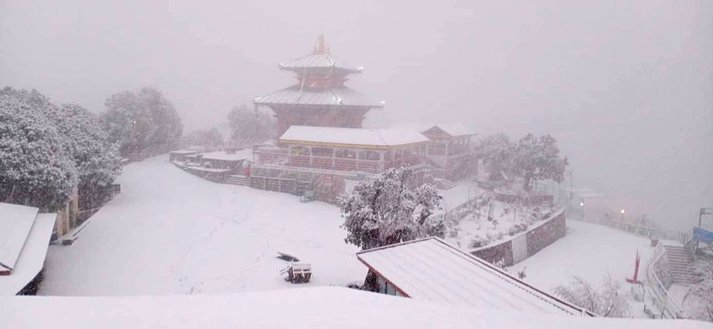 चन्द्रागिरिमा वर्षको पहिलो हिमपात