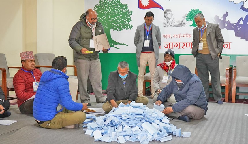 उपसभापतिमा गुरुङ र खड्काको अग्रता