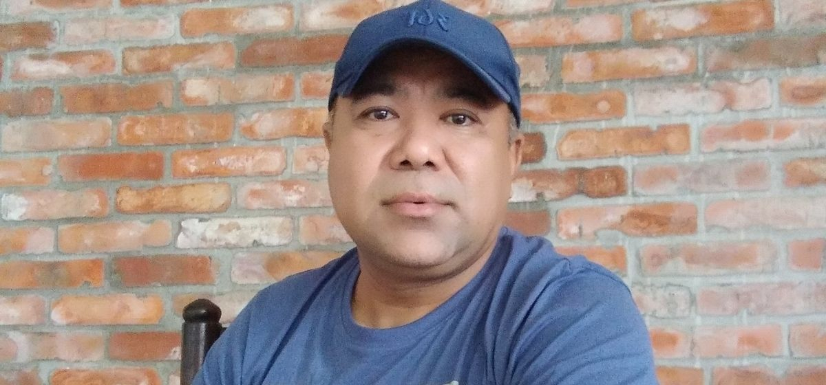 अरूको प्रगति देखेर ऊ तनावले बिरामी भएछ