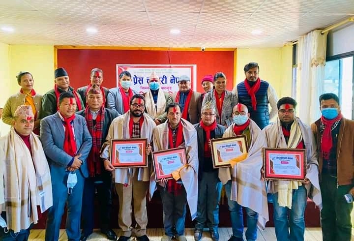 बागलुङका तीन पत्रकारलाई प्रेस चौतारी क्रियाशिल पत्रकारिता पुरस्कार प्रदान