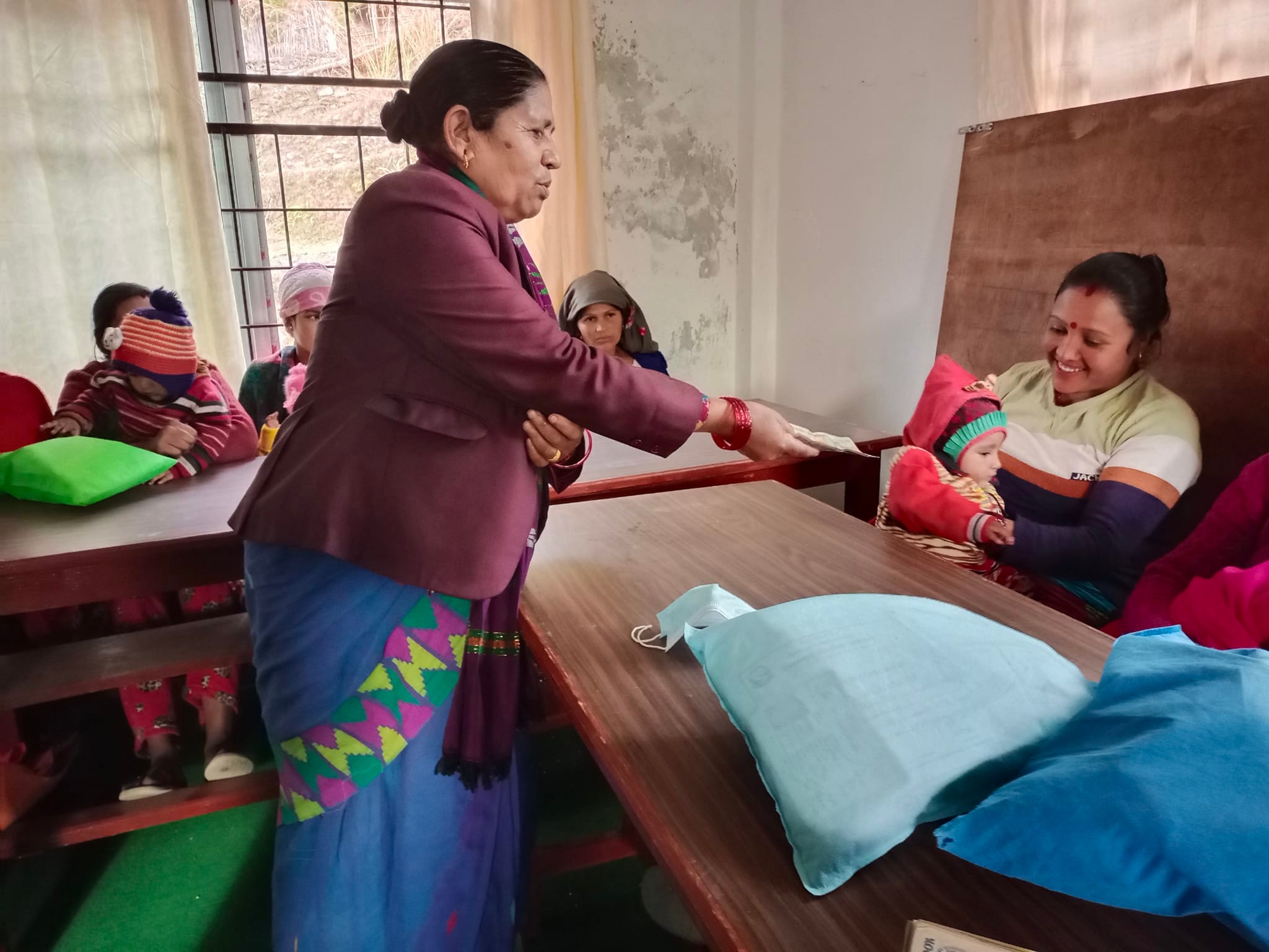 मोदी गाउँपालिकाले सुत्केरीलाई दियो २५ सय भत्ता