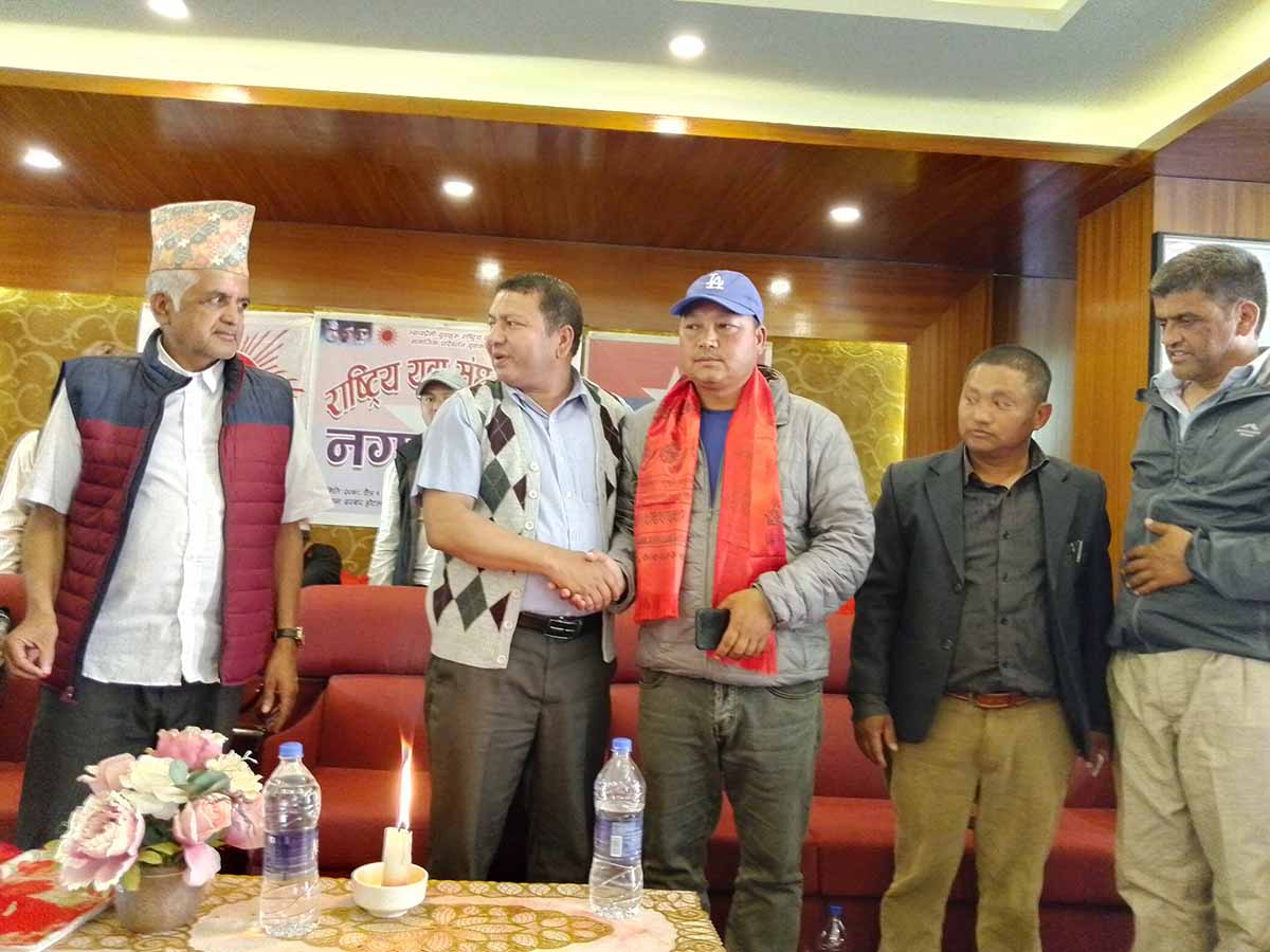 कांग्रेसबाट निर्वाचित ढोरपाटन-६ का वडाध्यक्ष पुन एमालेमा प्रवेश