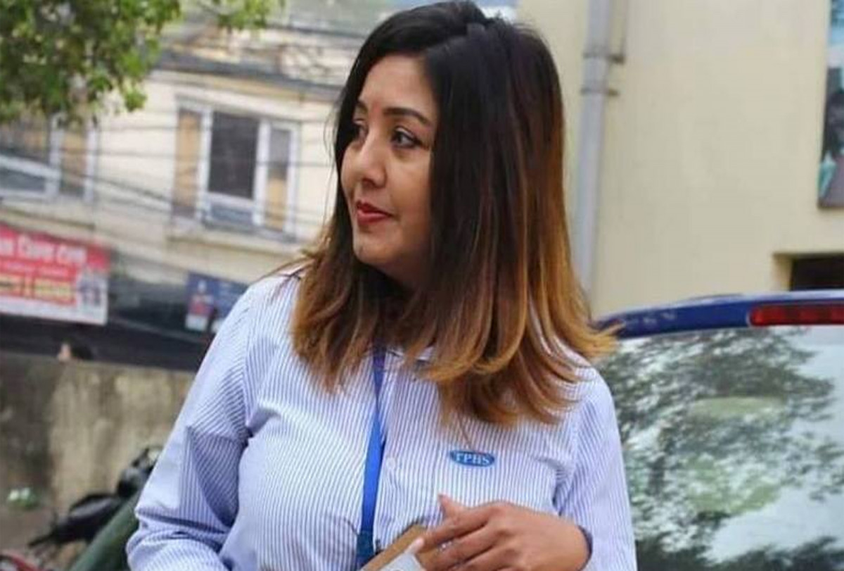 एमाले प्रवेश गर्दै अभिनेत्री करिश्मा मानन्धर