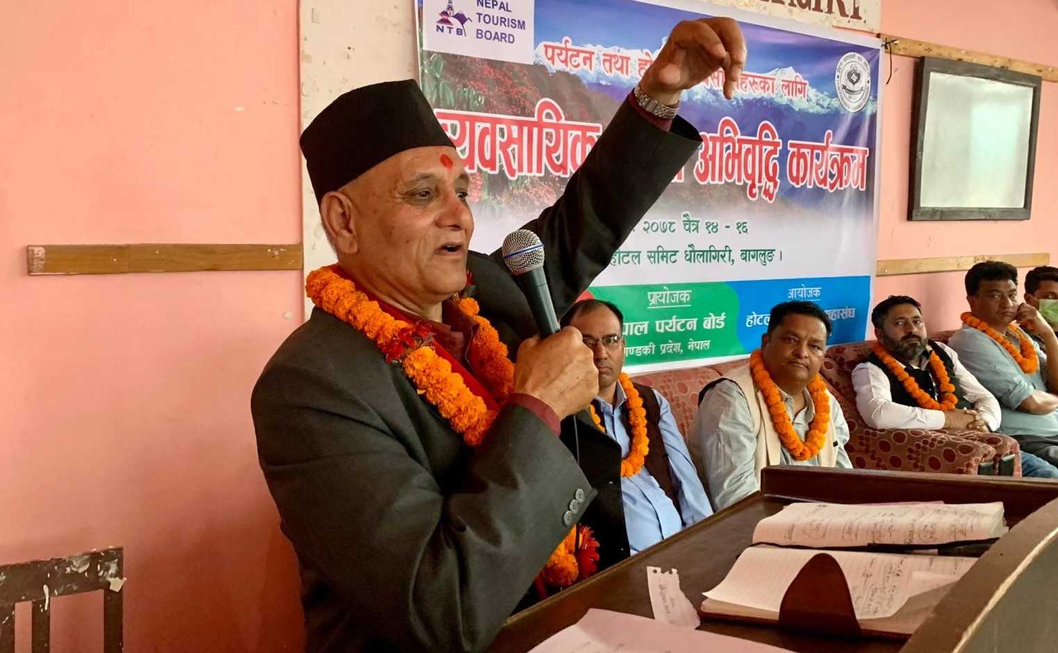अब जिल्ला जिल्लामा पर्यटन कार्यालय: मन्त्री कँडेल