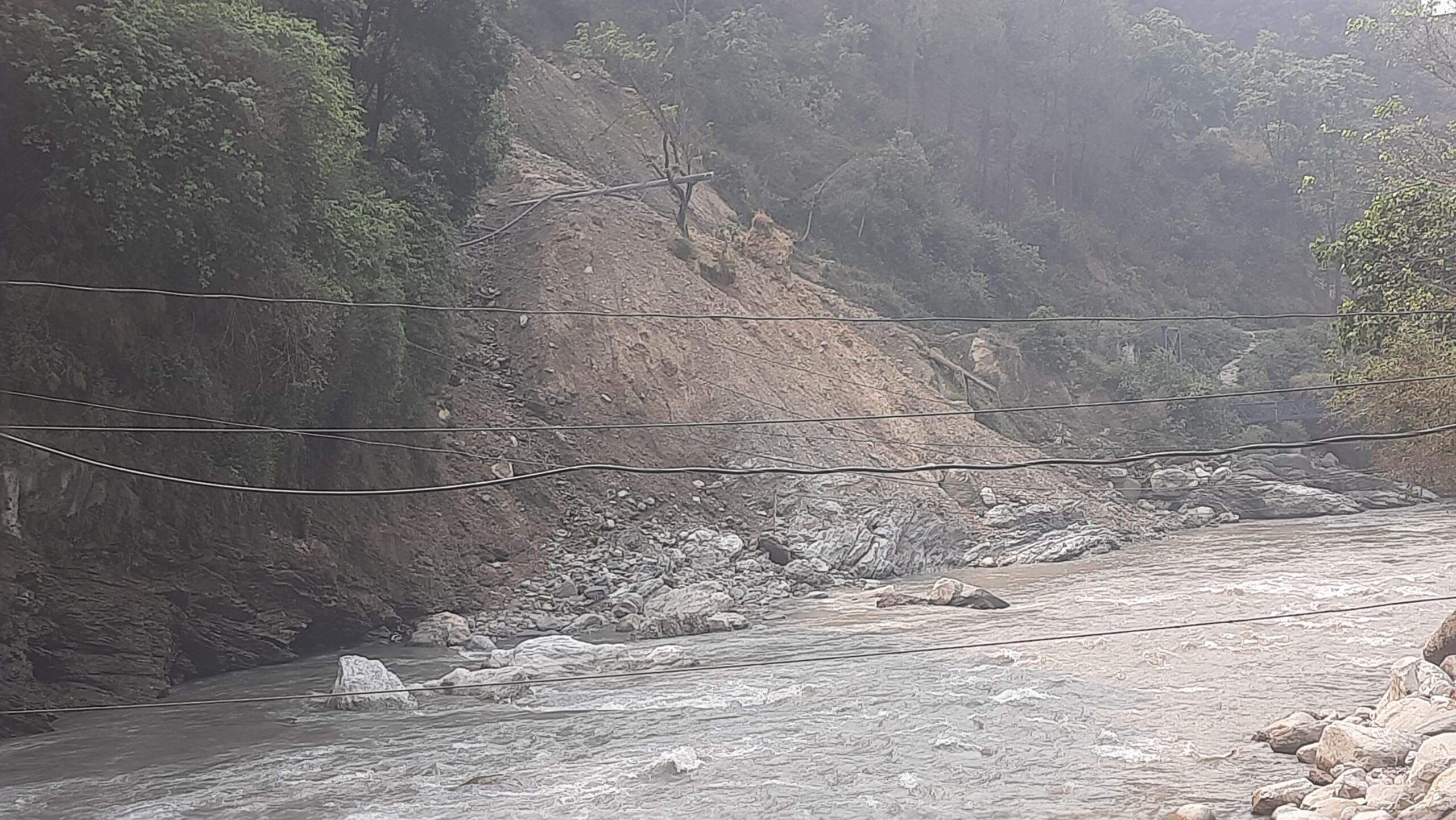 सडक मर्मत नहुँदा स्थानीयलाई सास्ती