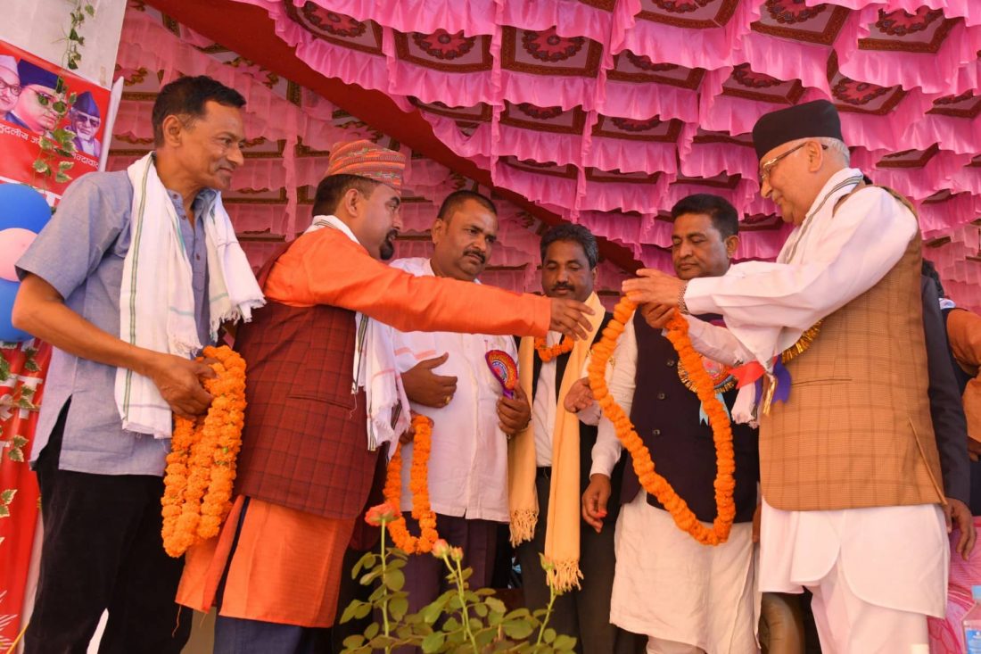 जसपाका मेयर र माओवादी नेतासहित १८ वडाध्यक्ष एमालेमा