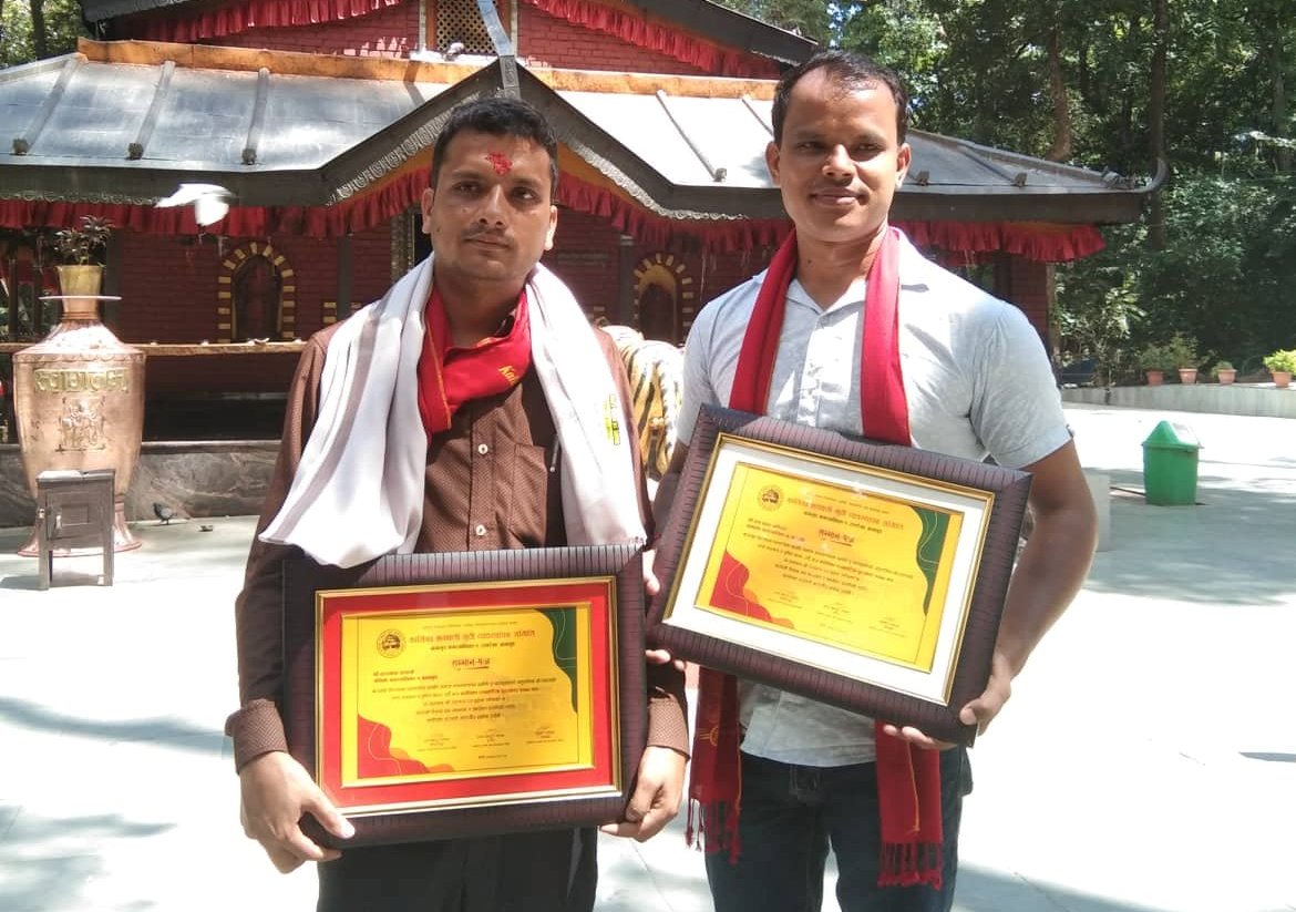 ढोरपाटन र राससकर्मी आचार्य\थापा पुरस्कृत