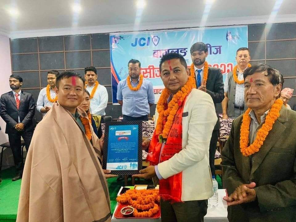 बागलुङ जेसीज सप्ताहमा उत्कृष्ठ दुई युवालाई सम्मान गरियो