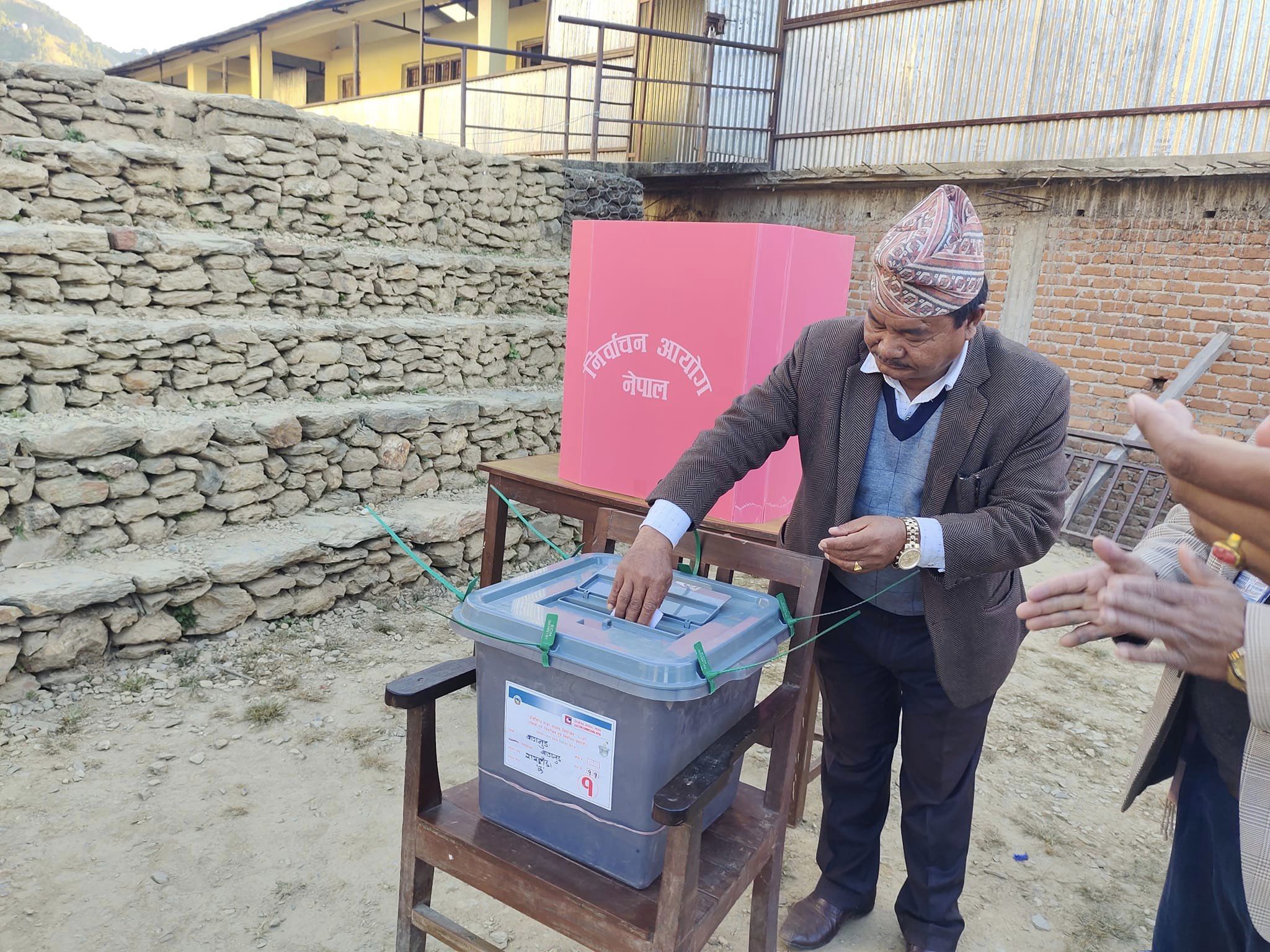 प्रतिनिधिसभा र प्रदेशसभा सदस्य निर्वाचनका लागि मतदान सुरु