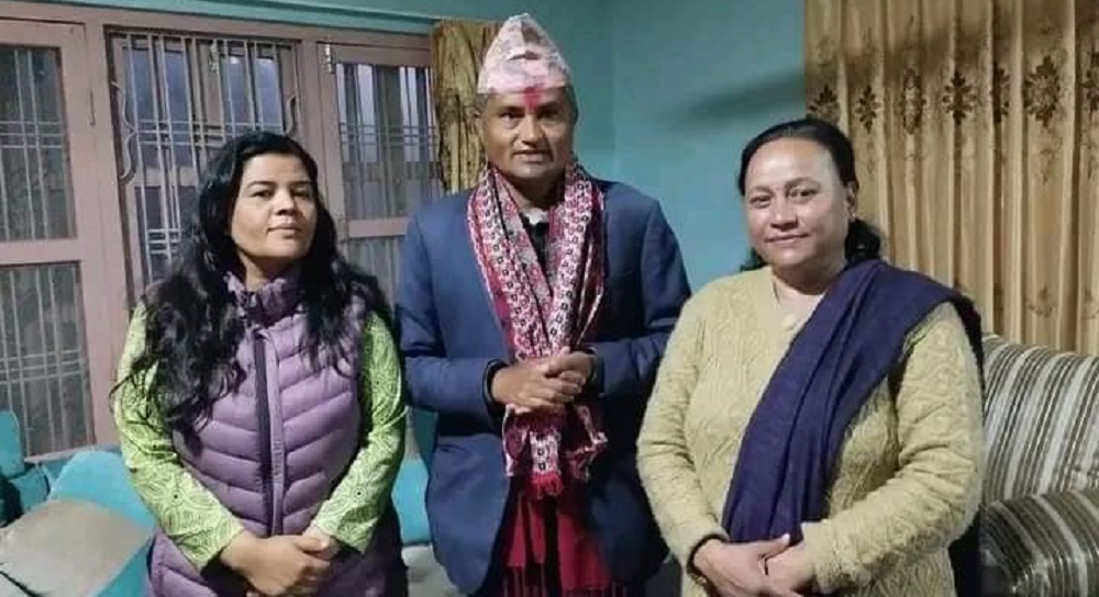 सूर्य थापालाई दुर्गा पौडेलले यसरी दिइन् बधाई