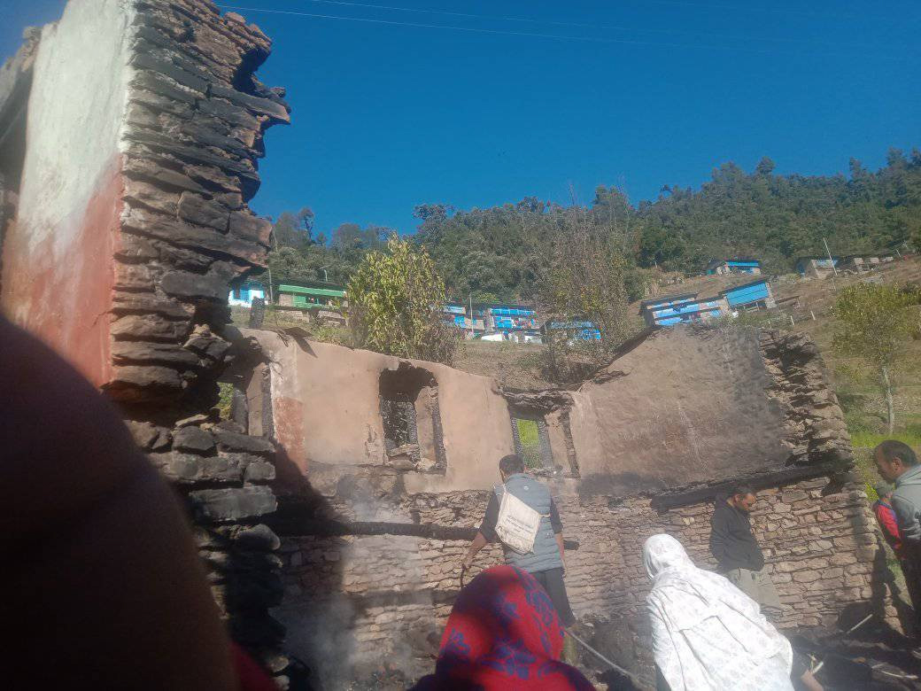 आगलागी हुँदा घरगोठ जल्यो