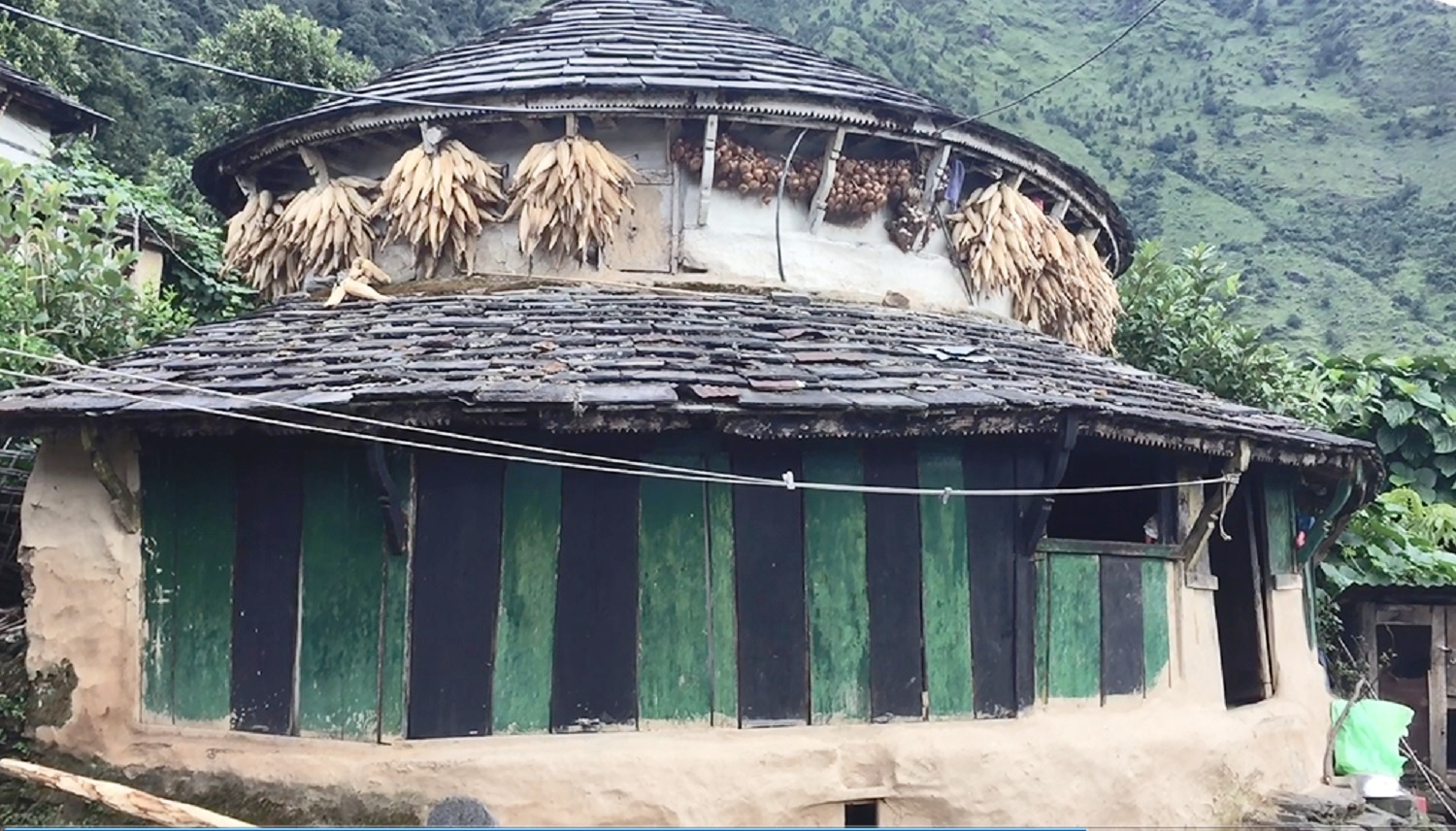 संरक्षणको पर्खाइँमा आर्थरडाँडाखर्कका घुमाउने घर