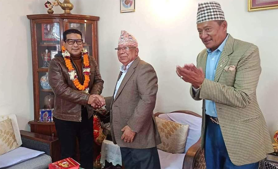 दिपक मनाङे नेकपा एसमा प्रवेश