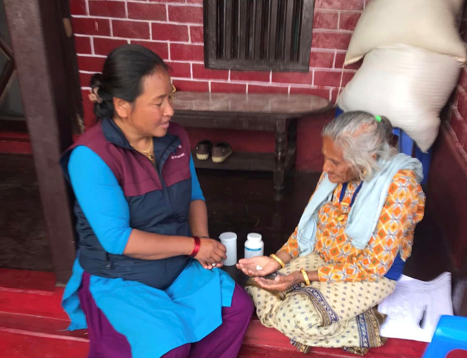 हात्तिपाइले औषधि खुवाउने अभियान थालनी