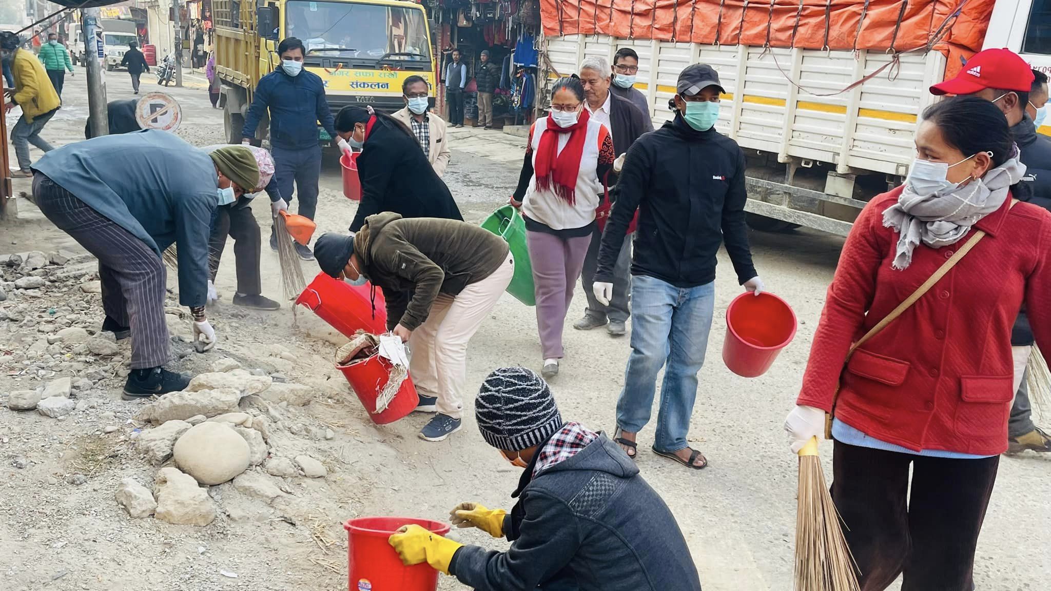 जनयुद्ध दिवसमा नगर सरसफाई