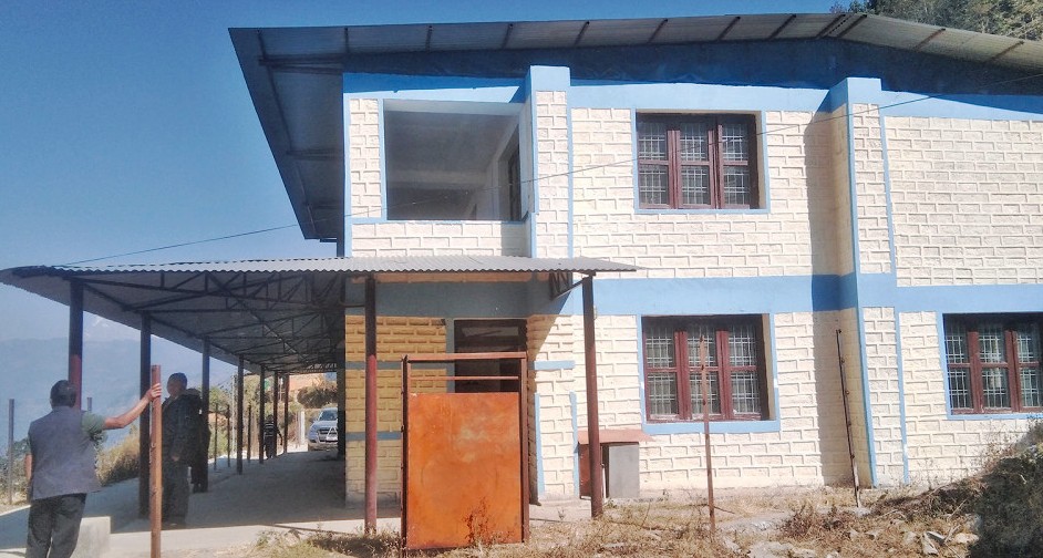 निर्माणाधिन स्वास्थ्यचौकी ७ वर्षदेखि अलपत्र