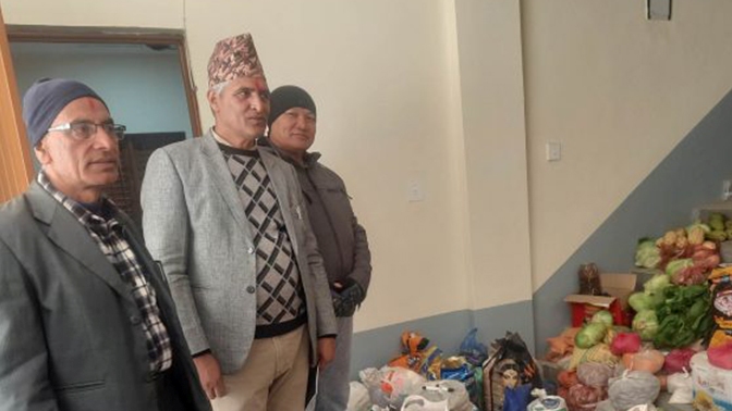 स्थानीयको सहयोगमा गाउँको स्कुलमा छात्रबास