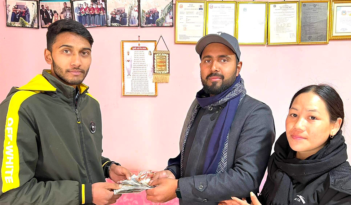 तातोपानीमा परि घाईते बालकलाई उपचारको लागि सहयोग