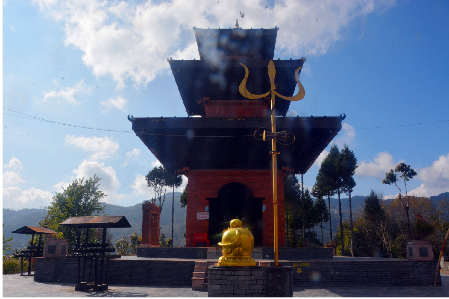 प्रवासीको सहयोगमा त्रिपुरेश्वर महादेव मन्दिर जोड्ने पदमार्ग