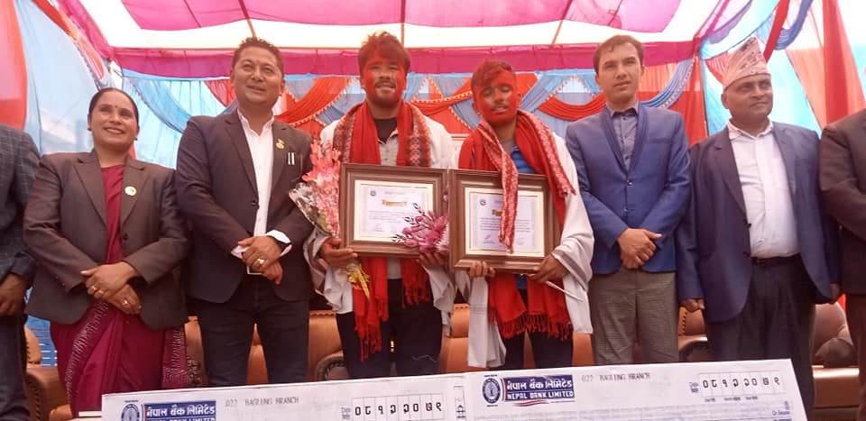 क्रिकेटरद्वय करण केसी र सुवास भण्डारीलाई गृह जिल्लामा सम्मान