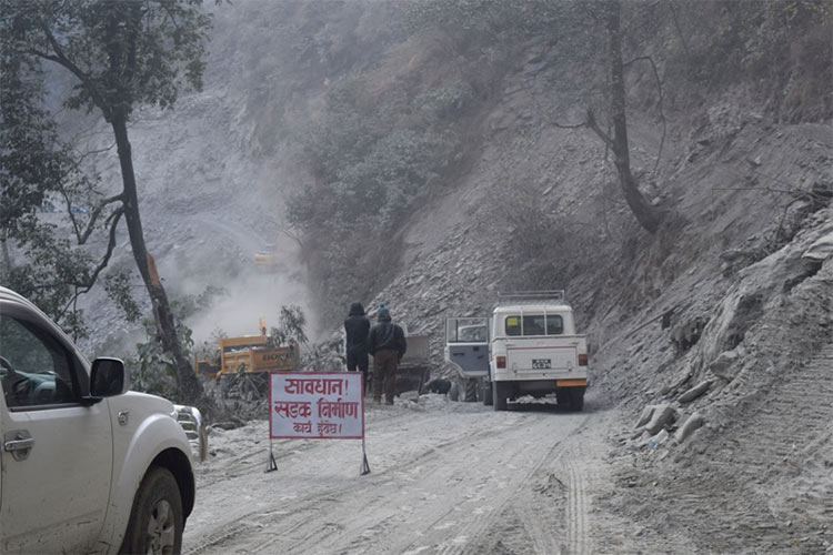 बेनी–जोमसोम सडकमा दैनिक ६ घण्टा यातायात बन्द