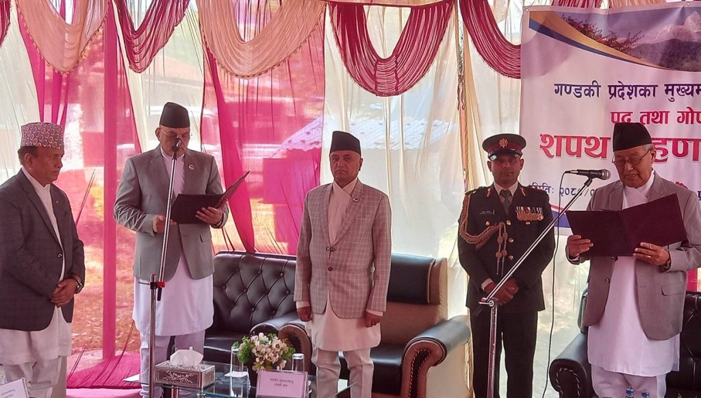 गण्डकी प्रदेशका मुख्यमन्त्री सुरेन्द्रराज पाण्डेले लिए शपथ, दुई मन्त्री नियुक्त