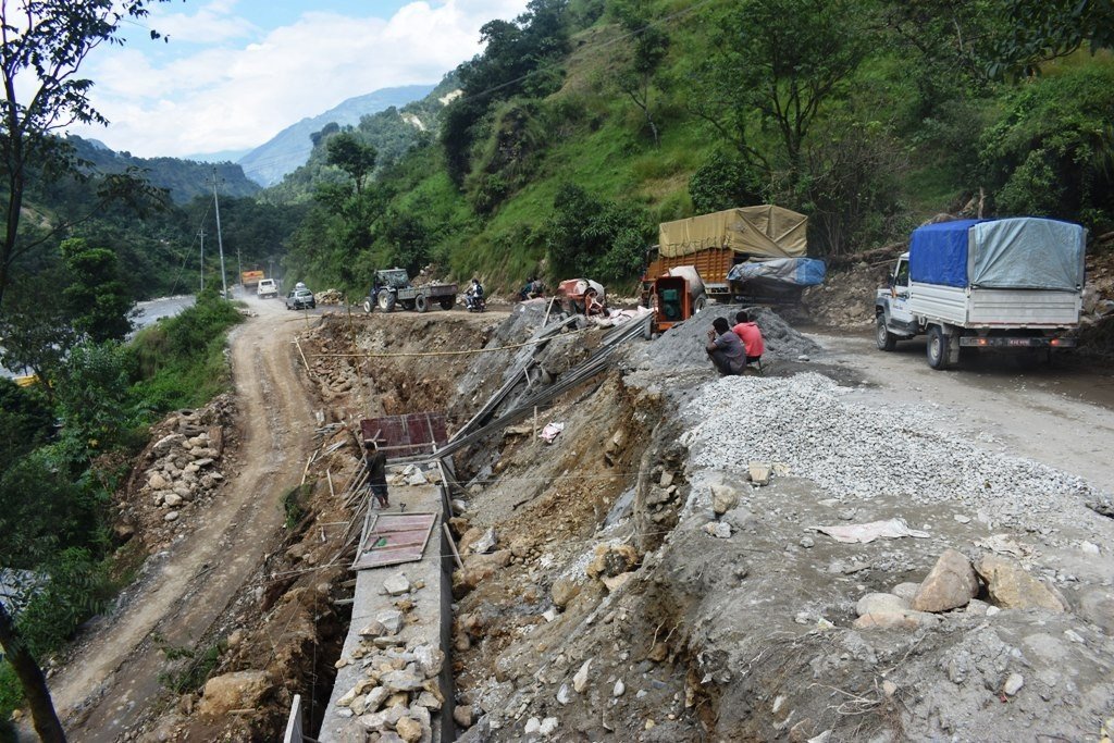 सडक स्तरोन्नतिले घोडेपानीसम्मको यात्रा सहज