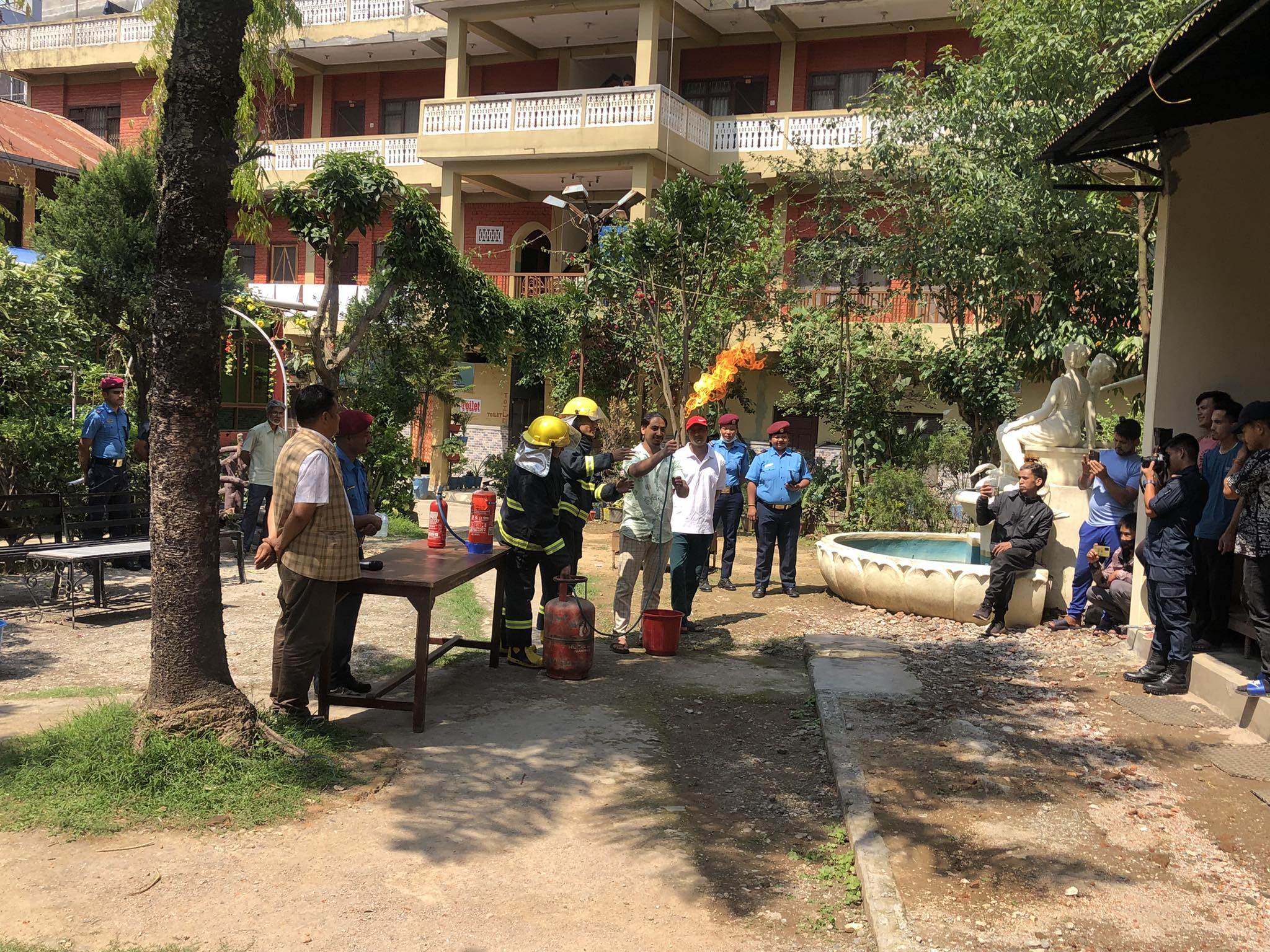 होटल व्यवसायीलाई आगो नियन्त्रण तथा व्यवस्थापन सम्वन्धी तालिम