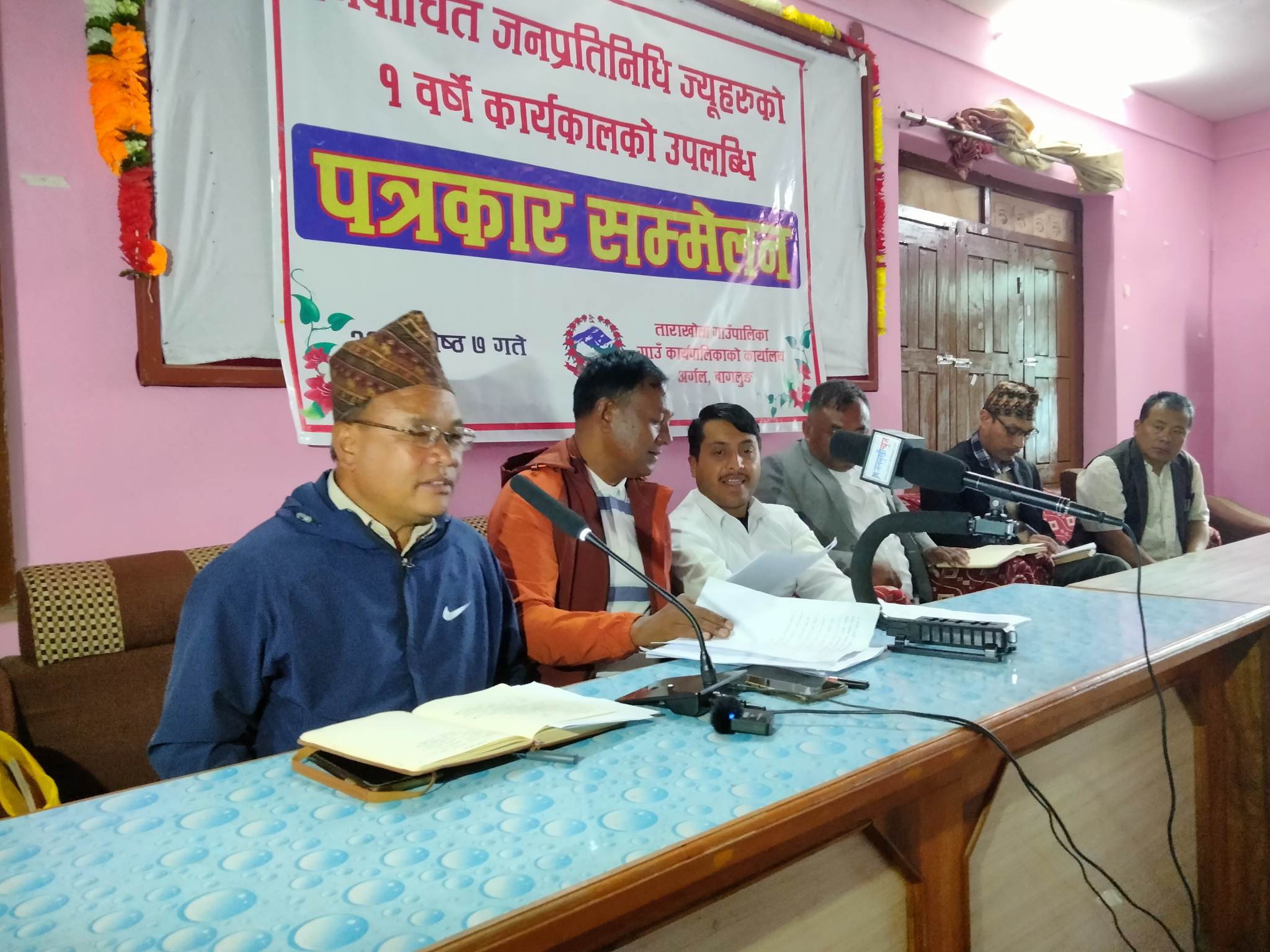 ताराखोलाका अध्यक्ष विकको सेवा सुविधाबापतको रकम सामाजिक कार्यमा