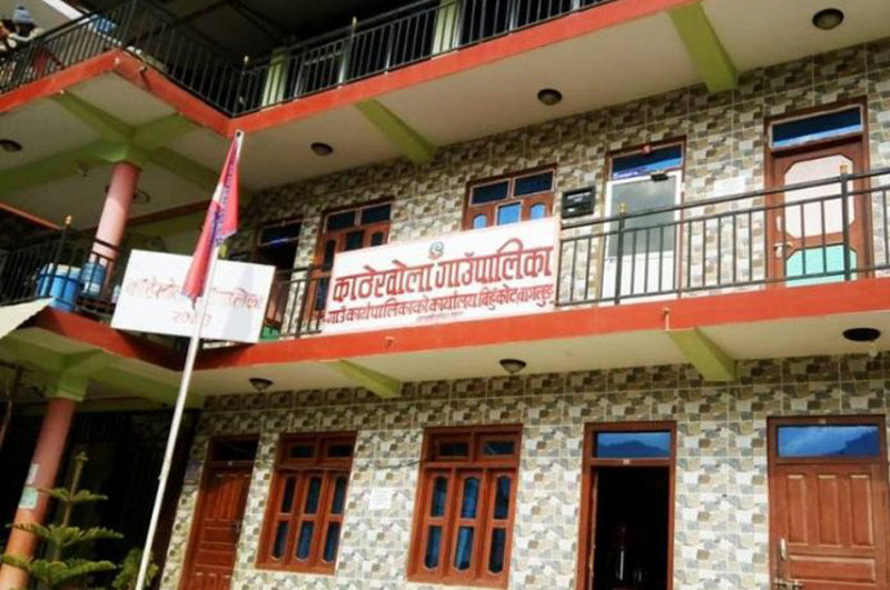 काठेखोलाले दलित समुदायको तथ्यांक संकलन गर्दै