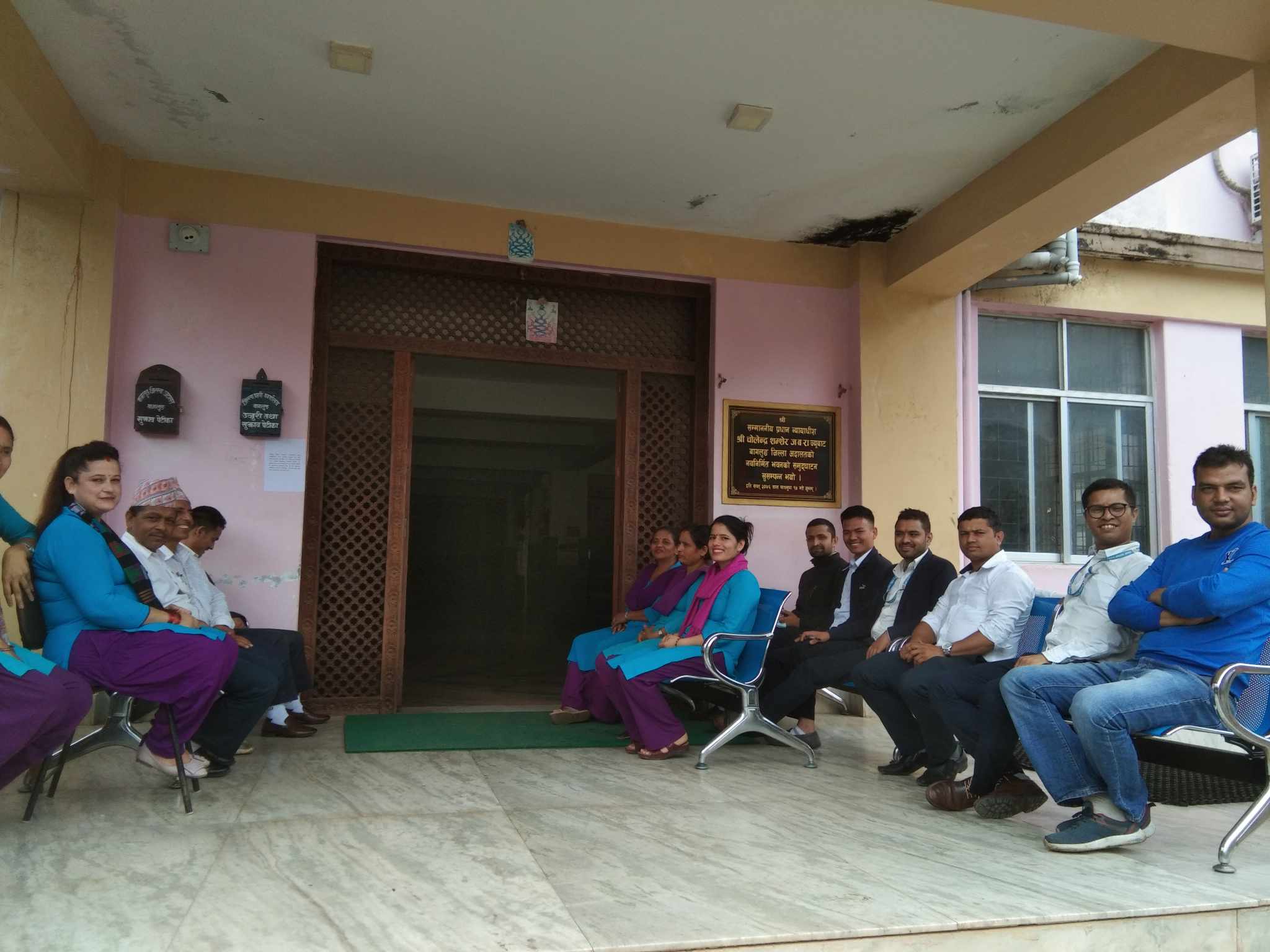 कानून व्यवसायीबिरुद्ध न्याय क्षेत्रका कर्मचारी आन्दोलित