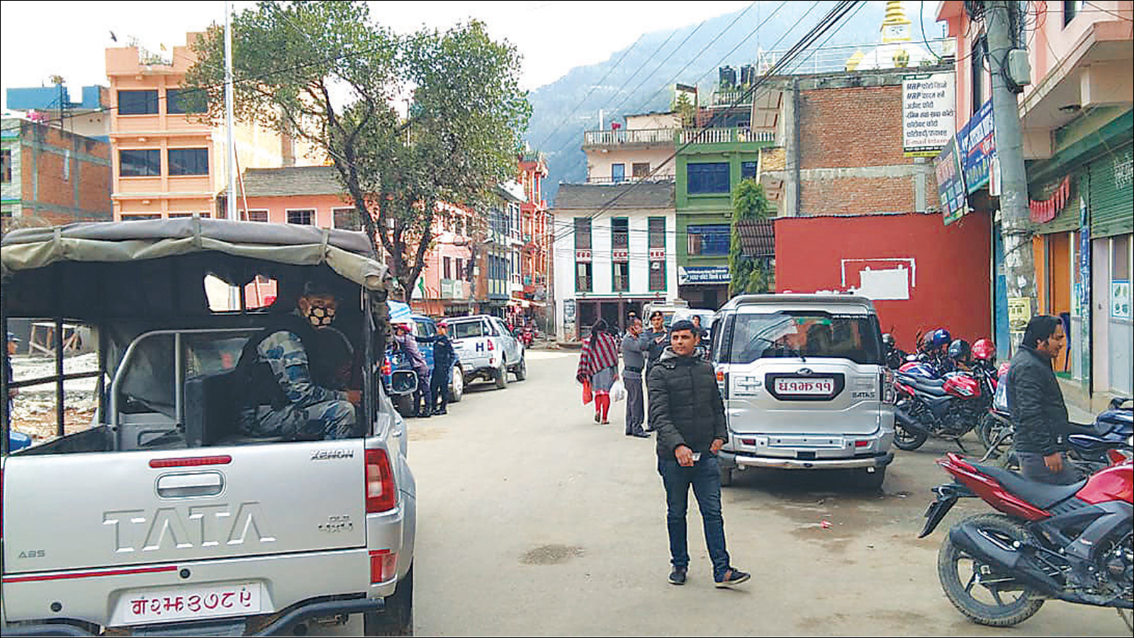 बागलुङ बजारका सडकपेटी खाली गराईंदै
