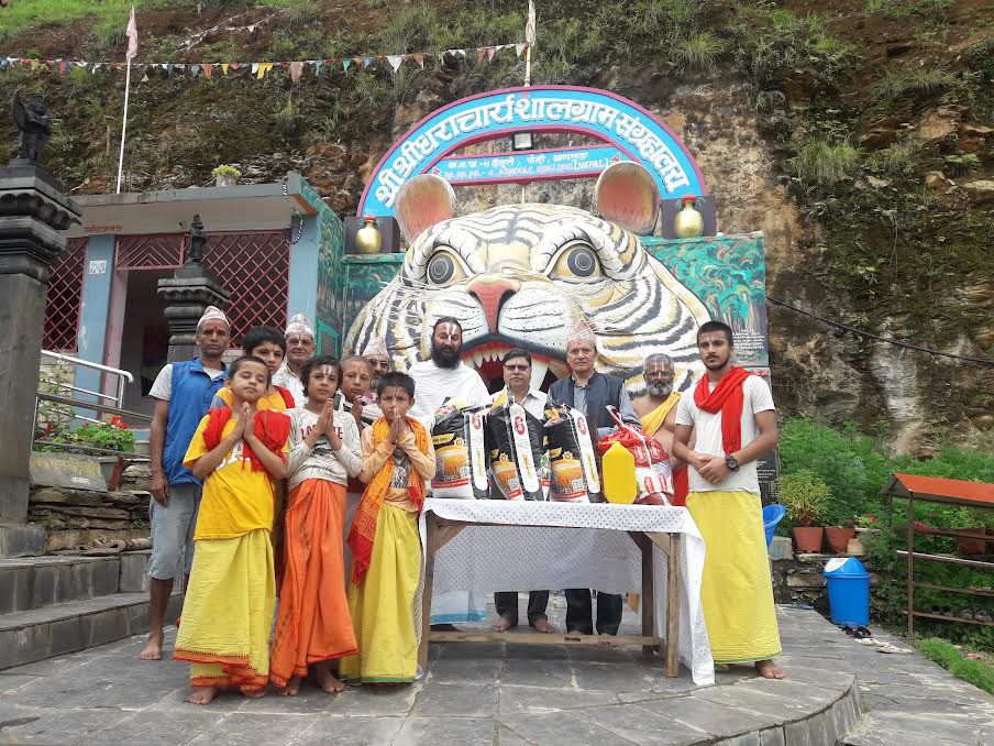 अडानको स्थापना दिवसमा खाद्यान्न वितरण