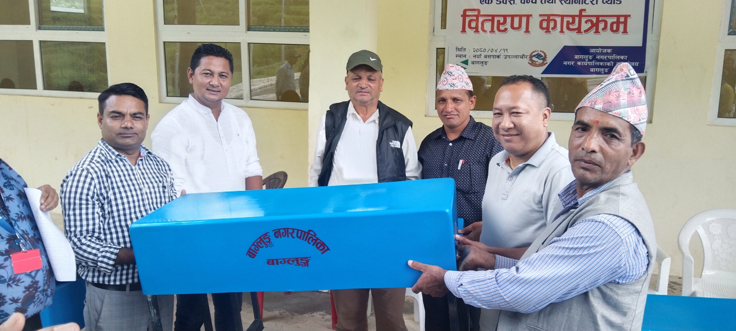 बागलुङका सामुदायिक विद्यालयमा ‘दुई विद्यार्थी एक बेञ्च’ कार्यक्रम शुरु