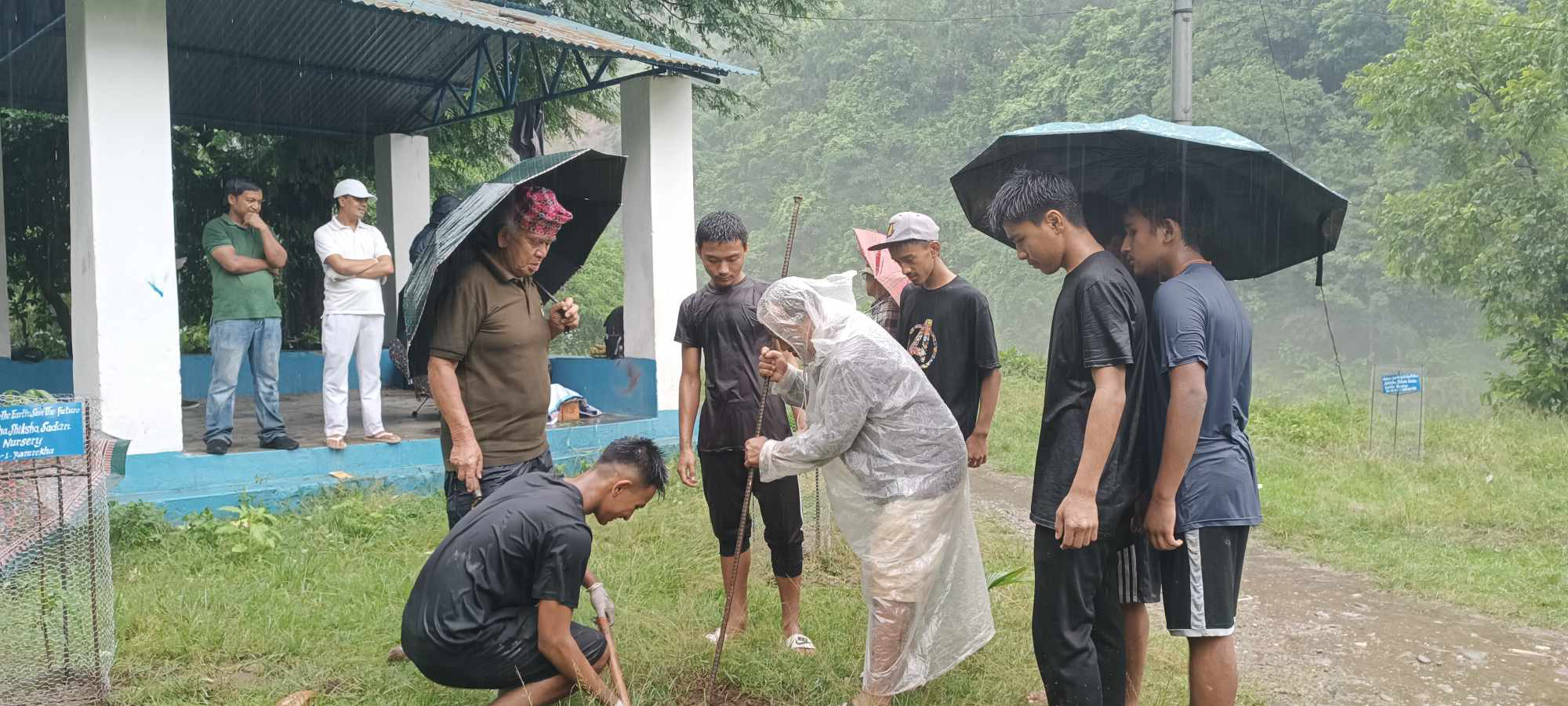 सिद्वार्थ शिक्षा सदनका विद्यार्थीले गरे वृक्षारोपण