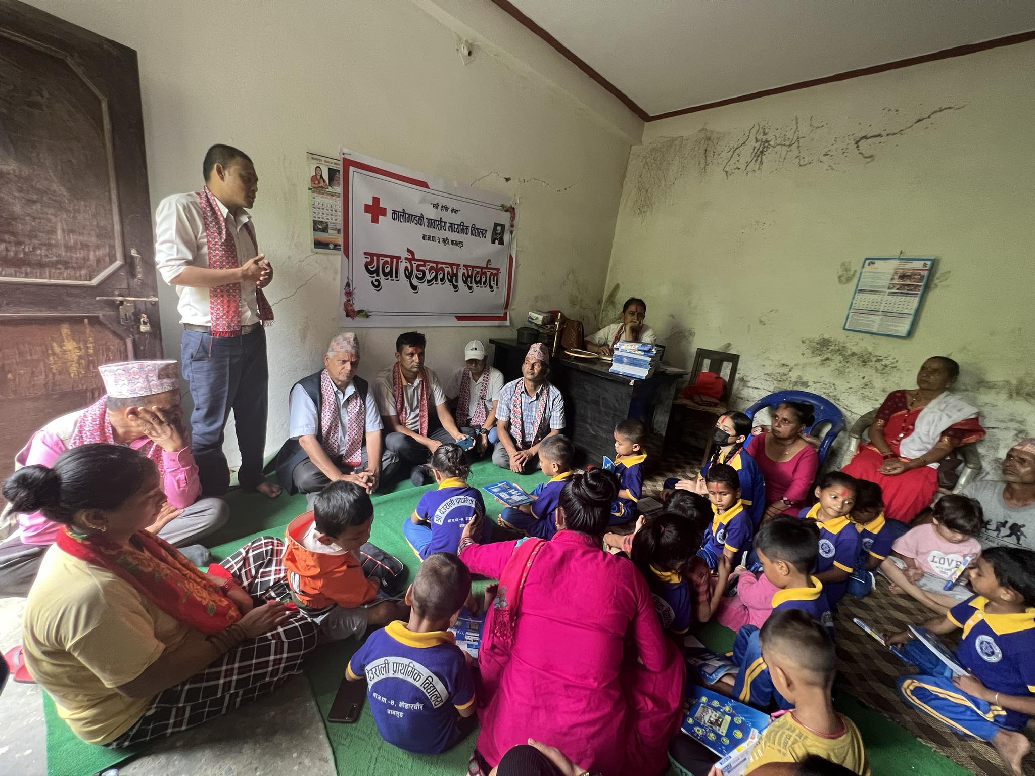 युवा रेडक्रसद्वारा बालबालिकालाई सहयोग