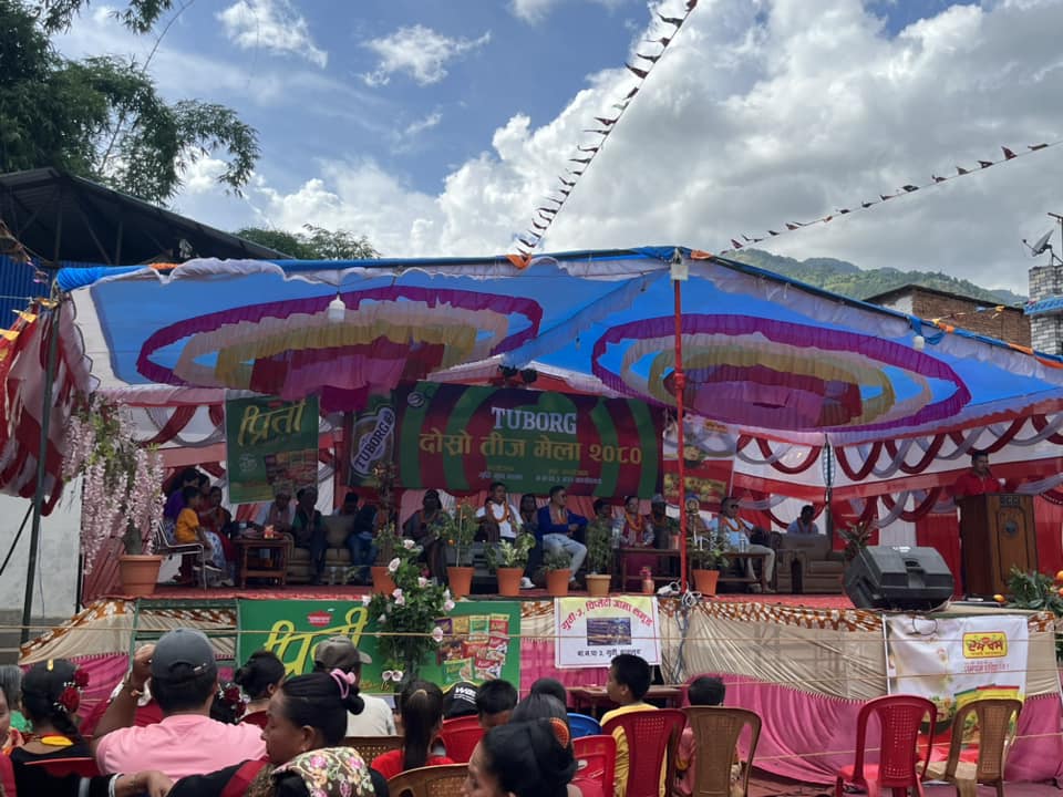 चिप्लेटी बसपार्कमा दोस्रो तीज मेला