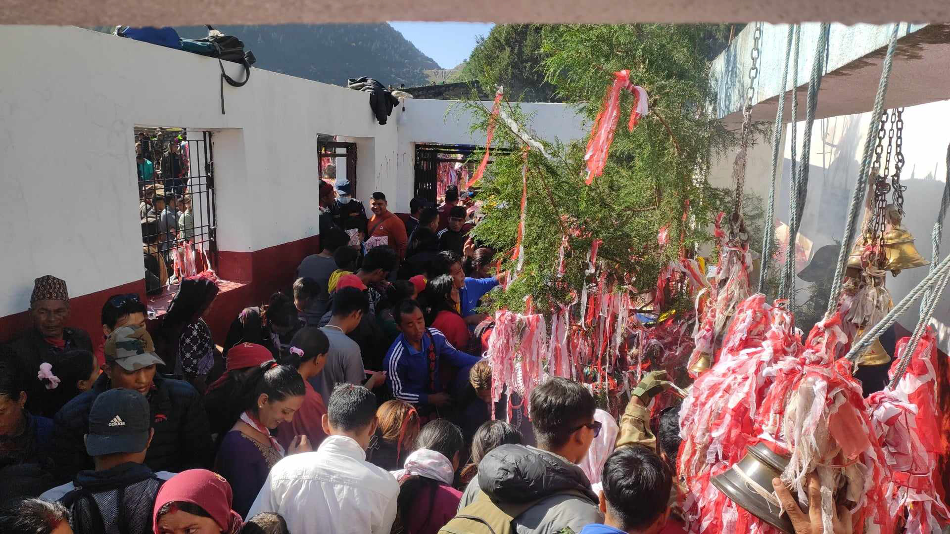 जनैपूर्णिमामा दशनार्थीले भरिभराउ ढोरबराह