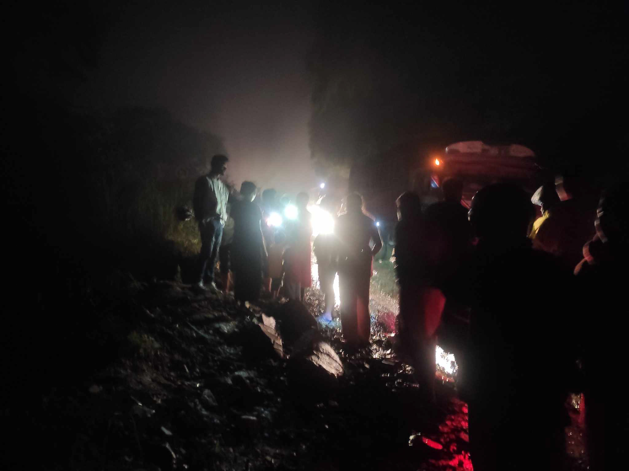 पर्वतमा बाढीले जिप बगाउँदा एक जनाको मृत्यु, दुई जना बेपत्ता