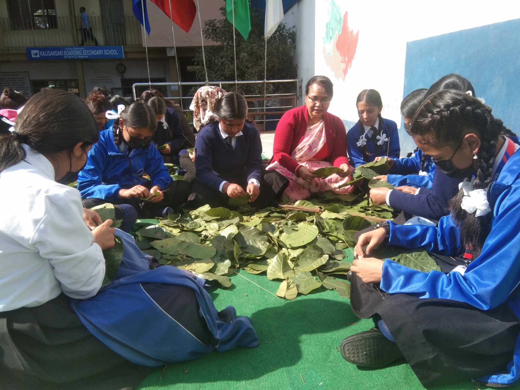 स्कुले विद्यार्थीलाई टुनाटपरी बनाउने तालिम