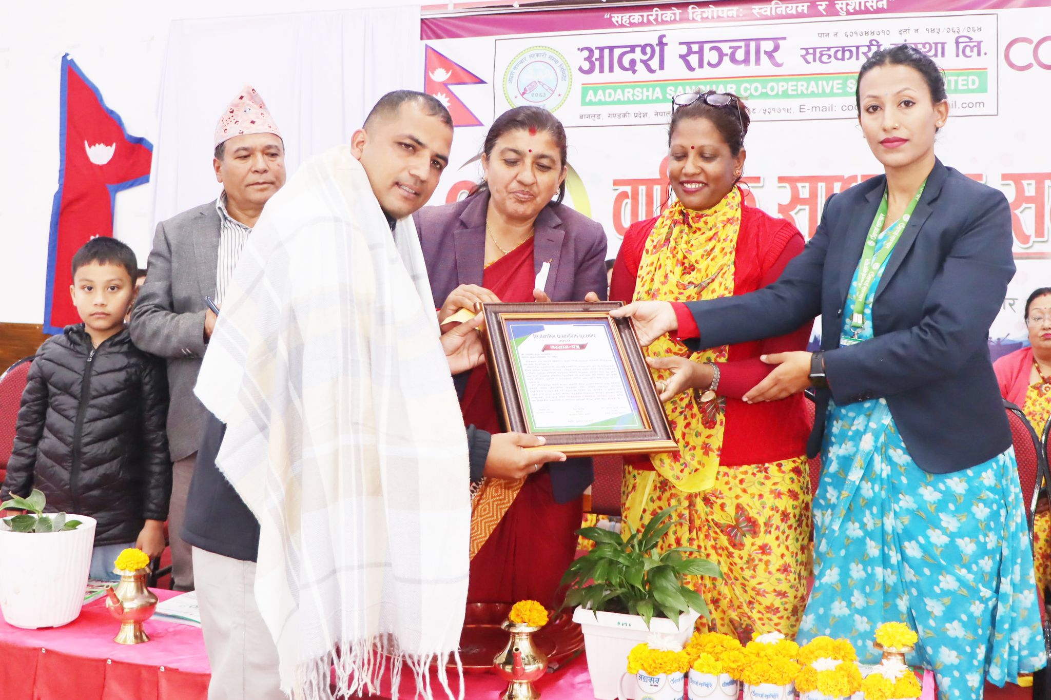 सिर्जनशील पत्रकारिता पुरस्कार पर्वतका सापकोटालाई