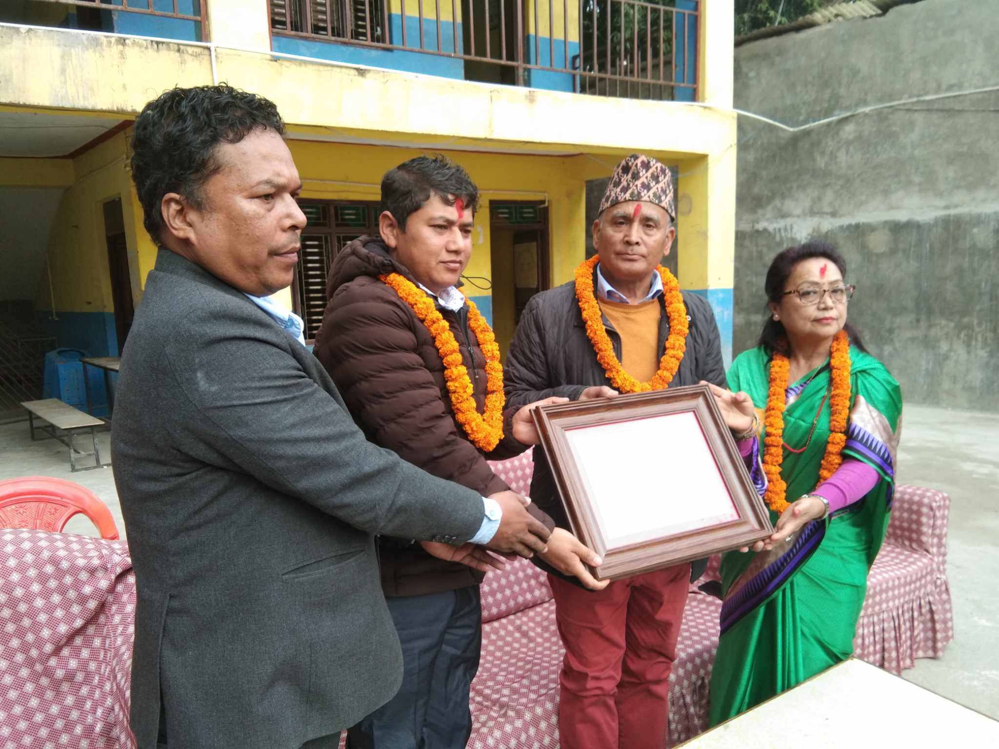 आमाबाबुको स्मृतिमा रुद्रेपिपल माबिमा ४ लाखको अक्षयकोष स्थापना
