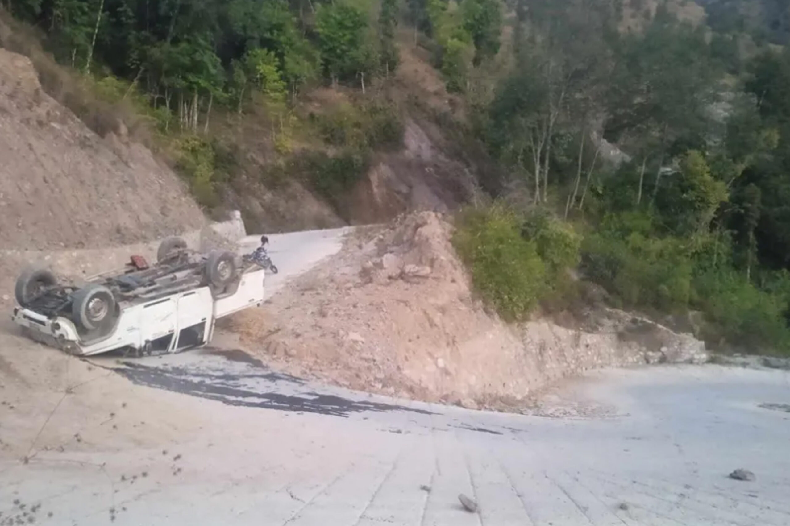 सत्यावती हिँडेको पिकअप दुर्घटना, चार जना घाईते