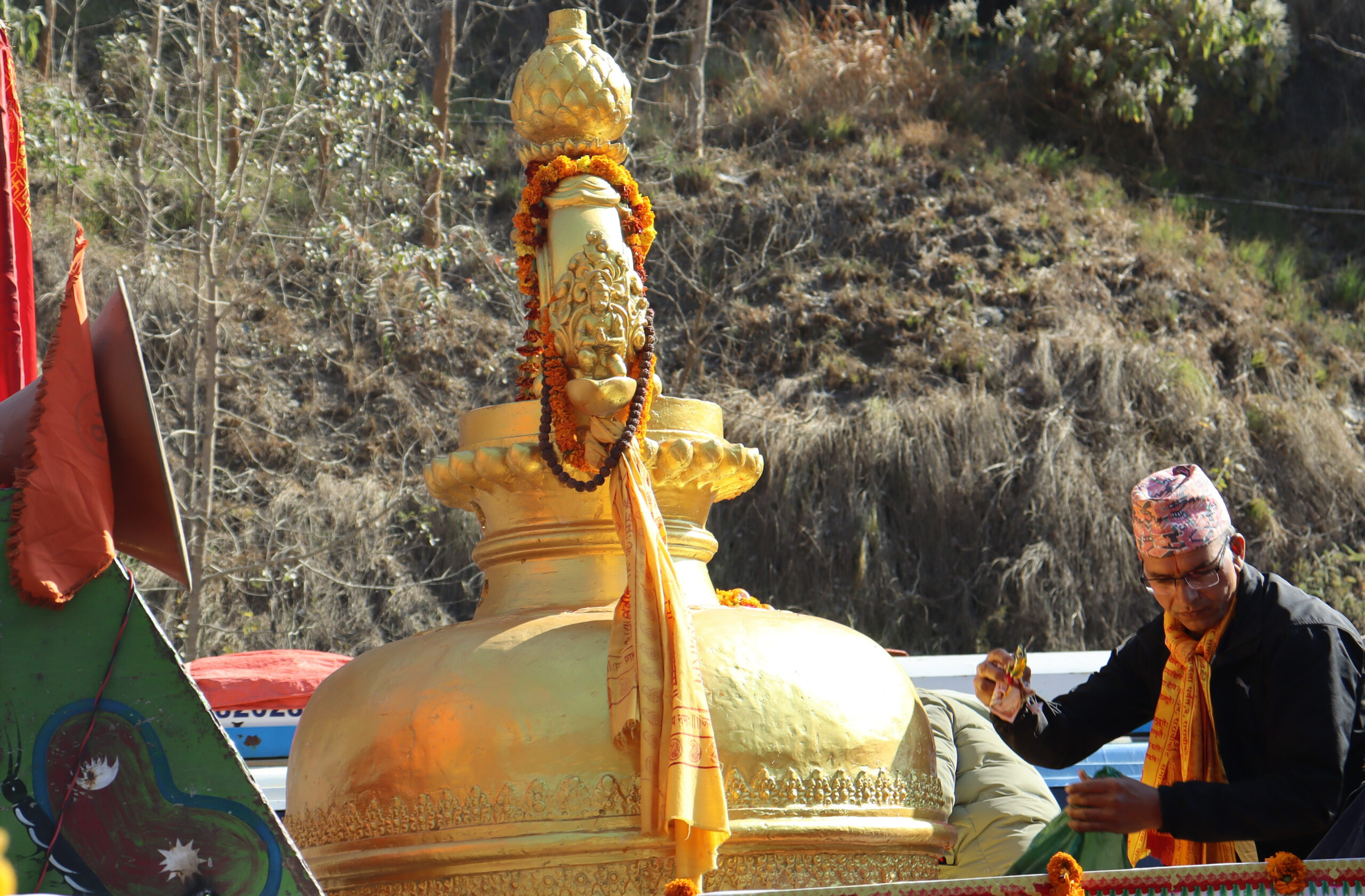 बागलुङ आईपुगे मौलो, महाघण्ट र कलश