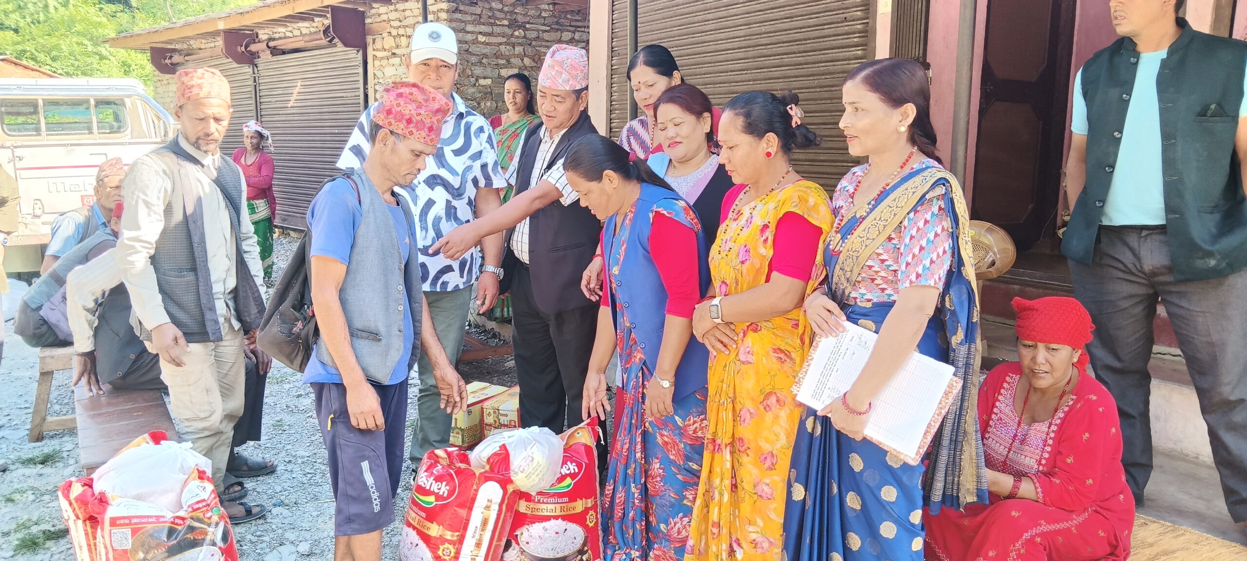 वडिगाडका पहिरो प्रभावितसम्म पुग्न सडककै सकस