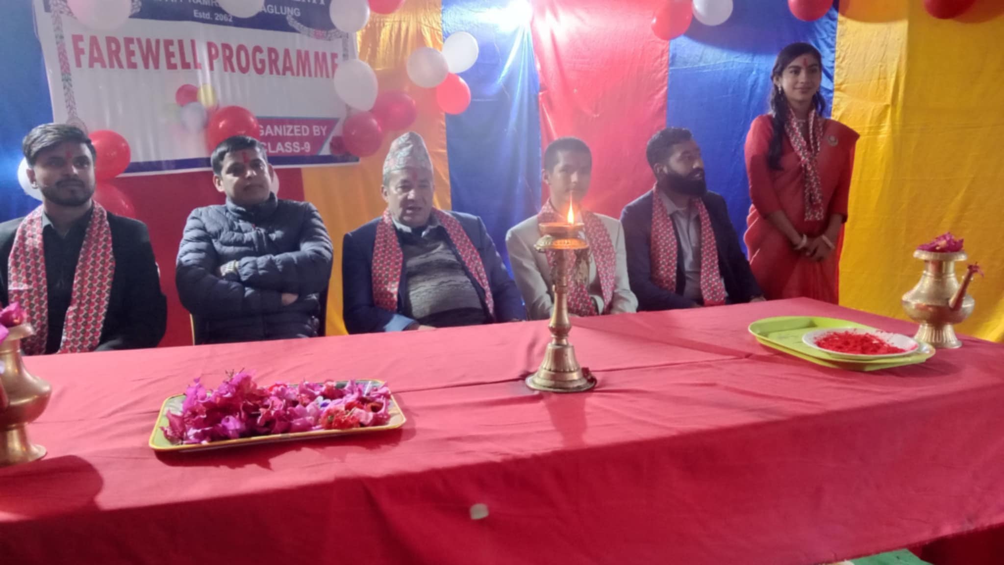 न्यू एभरेष्ट एकेडेमीमा एसईई दिने विद्यार्थीलाई बिदाई