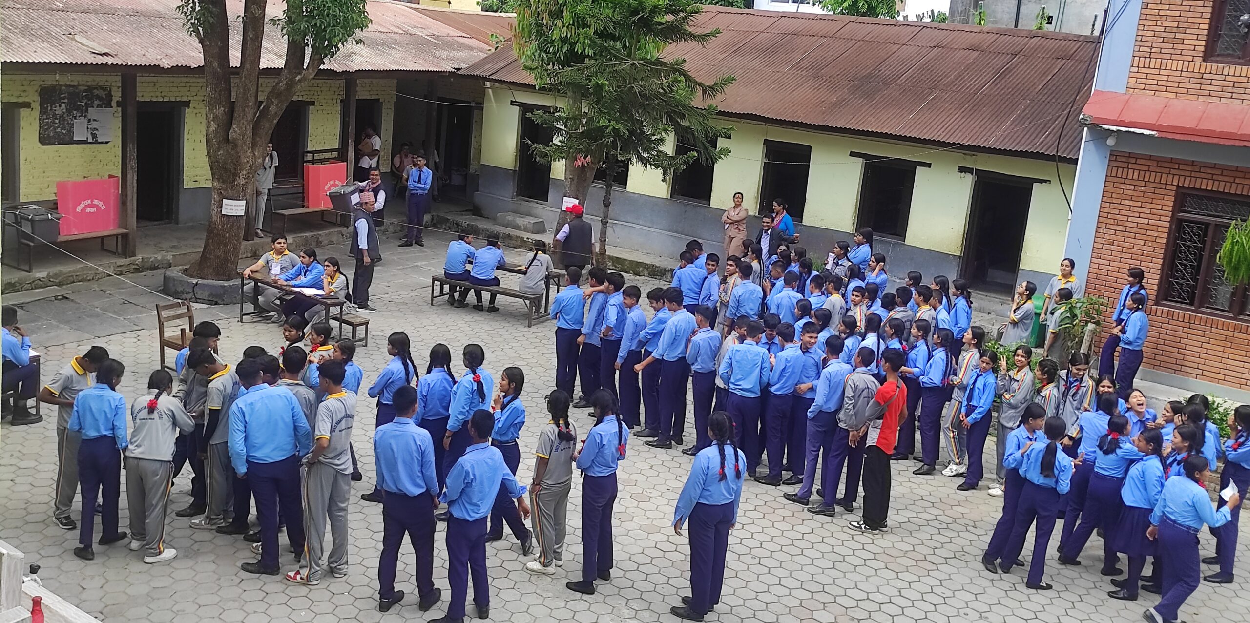 निर्वाचन आयोगको उपस्थितिमा मतदान गरेर कक्षा ‘मनिटर’ चयन