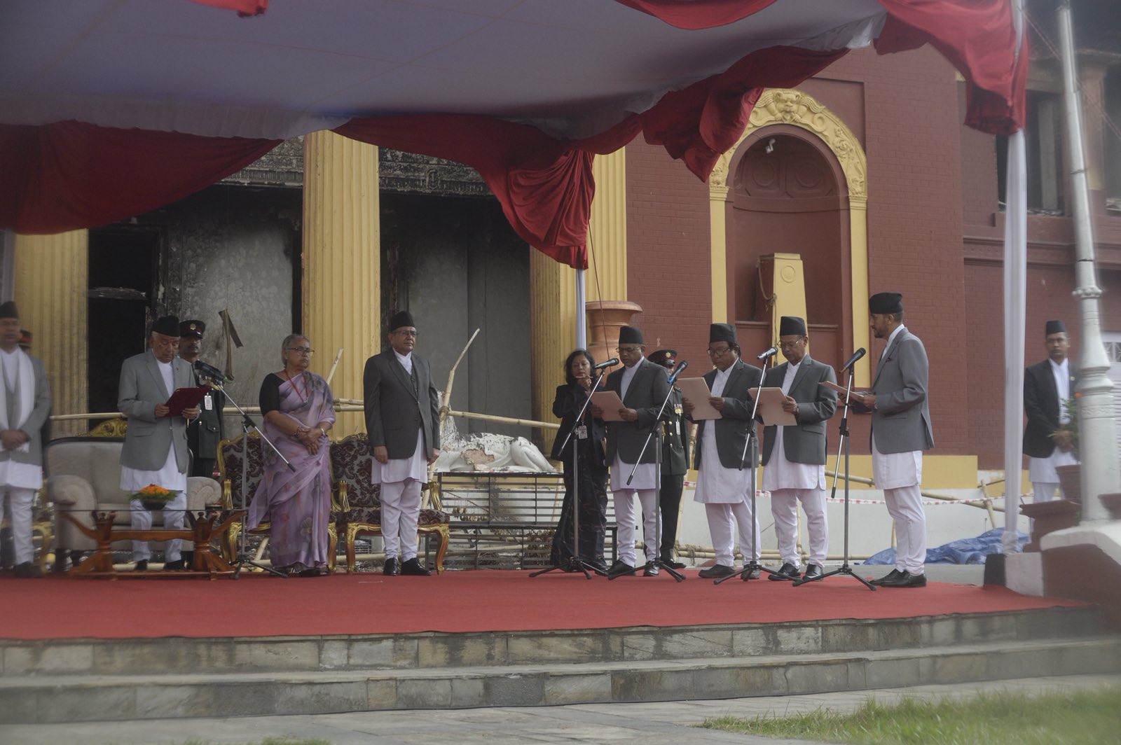 नवनियुक्त चार मन्त्रीले लिए शपथ